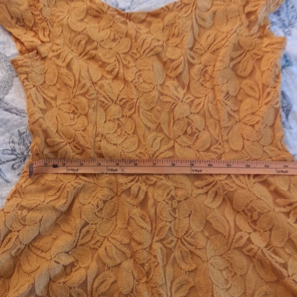 Golden yellow lace skater dress - Picture 4 of 7